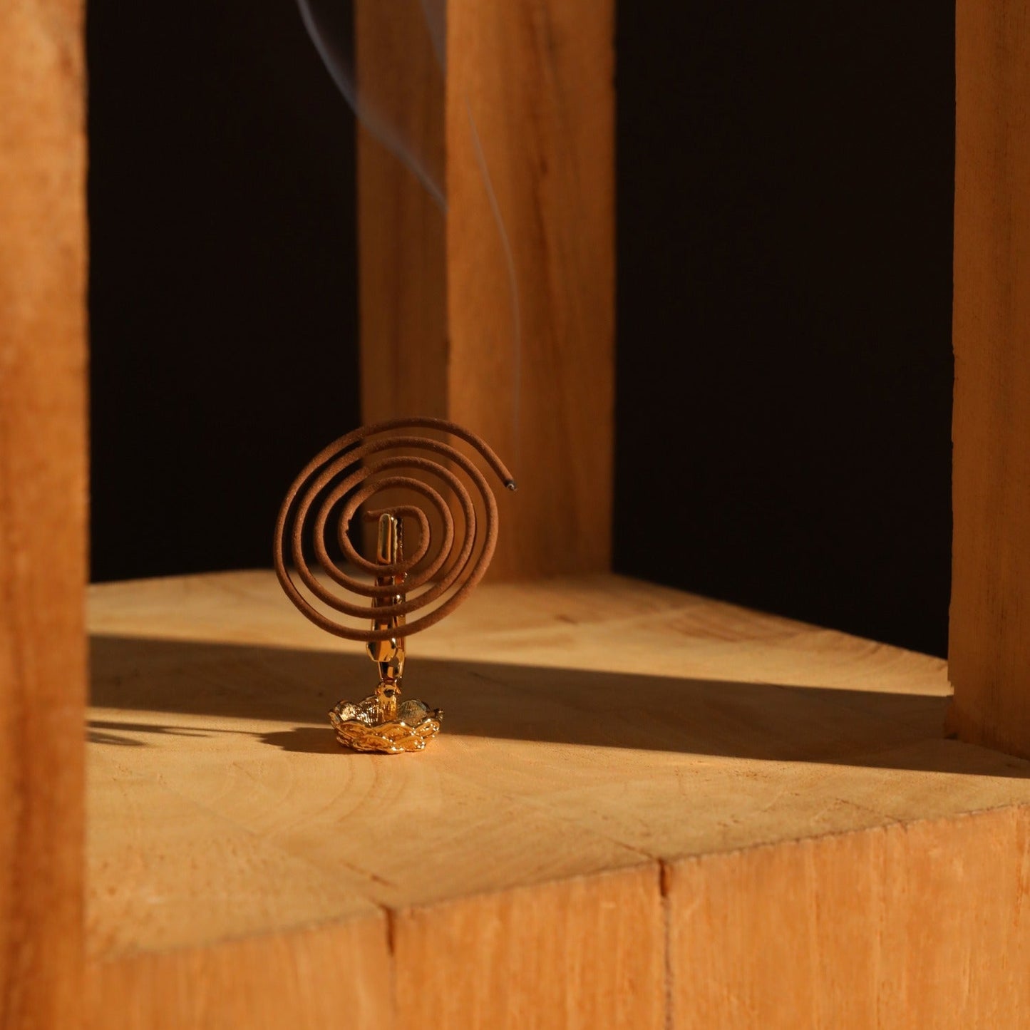 Lao-Shan Sandalwood Coiled Incense – 2 hr